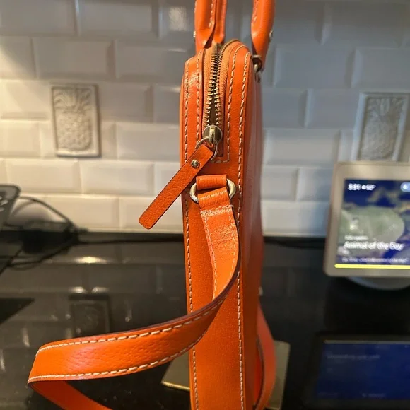 NWOT Kate Spade Orange Leather laptop bag.  May be worn crossbody.  MSRP $230 - Picture 3 of 6
